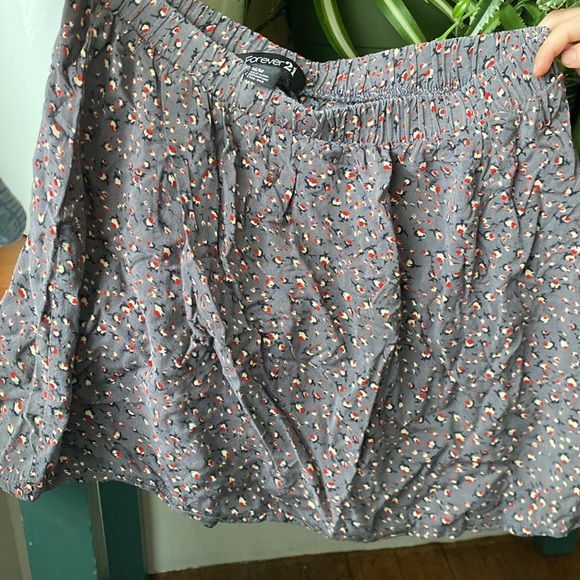 🦋 4 for $20! 🌼
Cute floral skirt - Picture 1 of 2